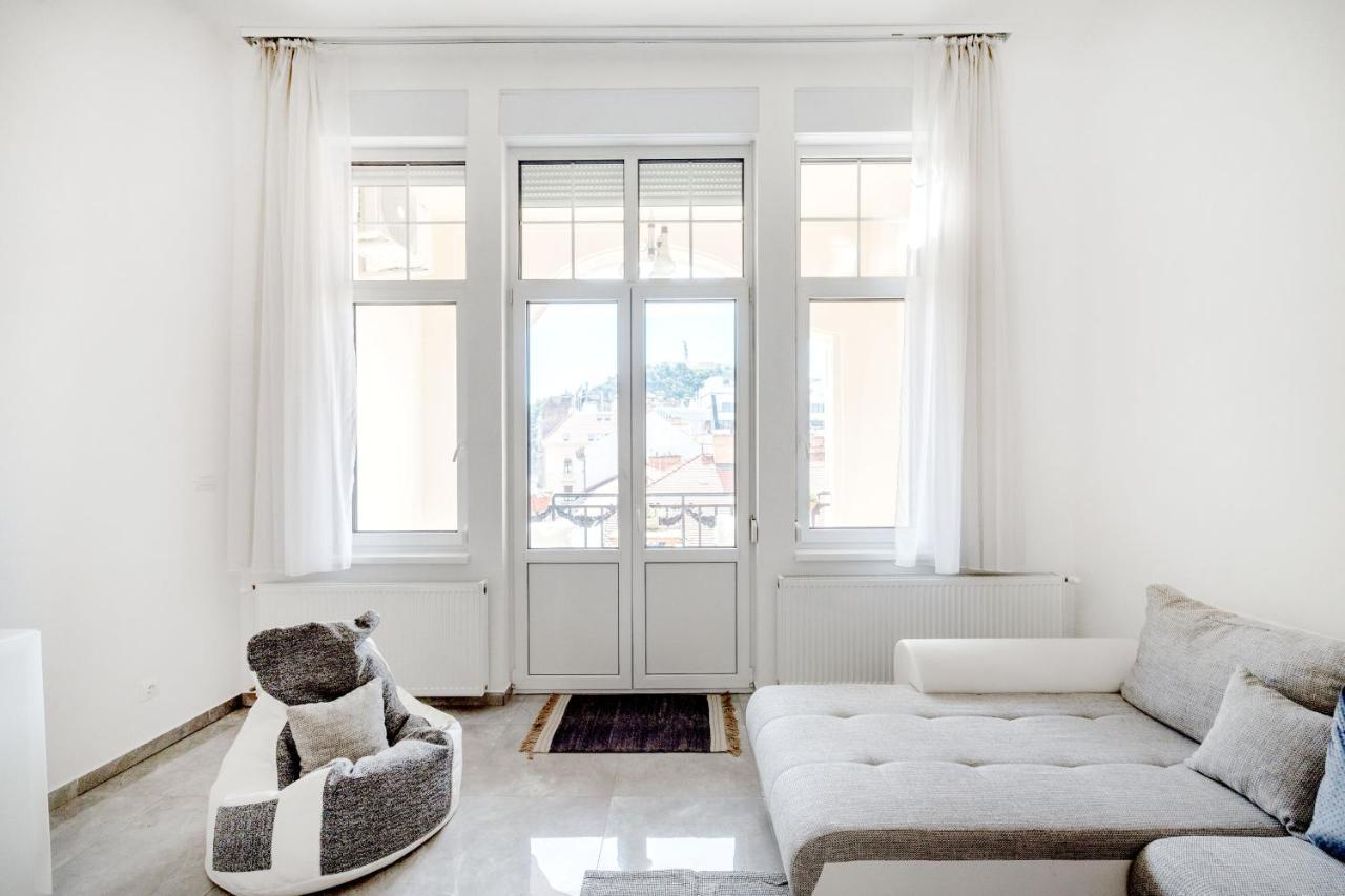 Skyline Serenity Retreat @Vaci Most Famous Street Budapesta Exterior foto
