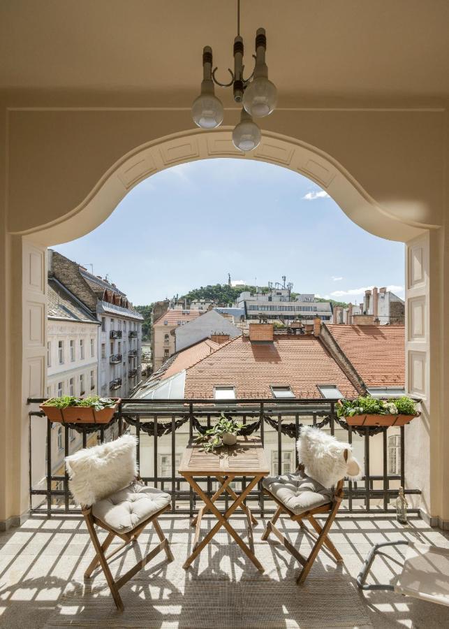 Skyline Serenity Retreat @Vaci Most Famous Street Budapesta Exterior foto