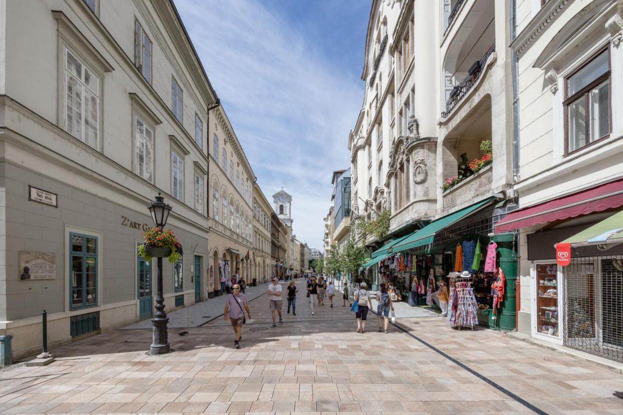 Skyline Serenity Retreat @Vaci Most Famous Street Budapesta Exterior foto